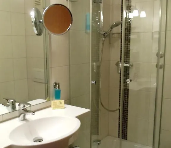 加尼安登萨里内酒店 3*