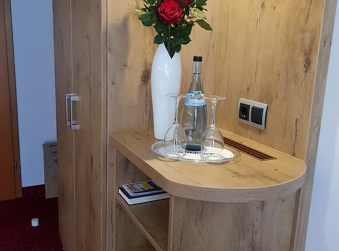 加尼安登萨里内酒店 宾馆